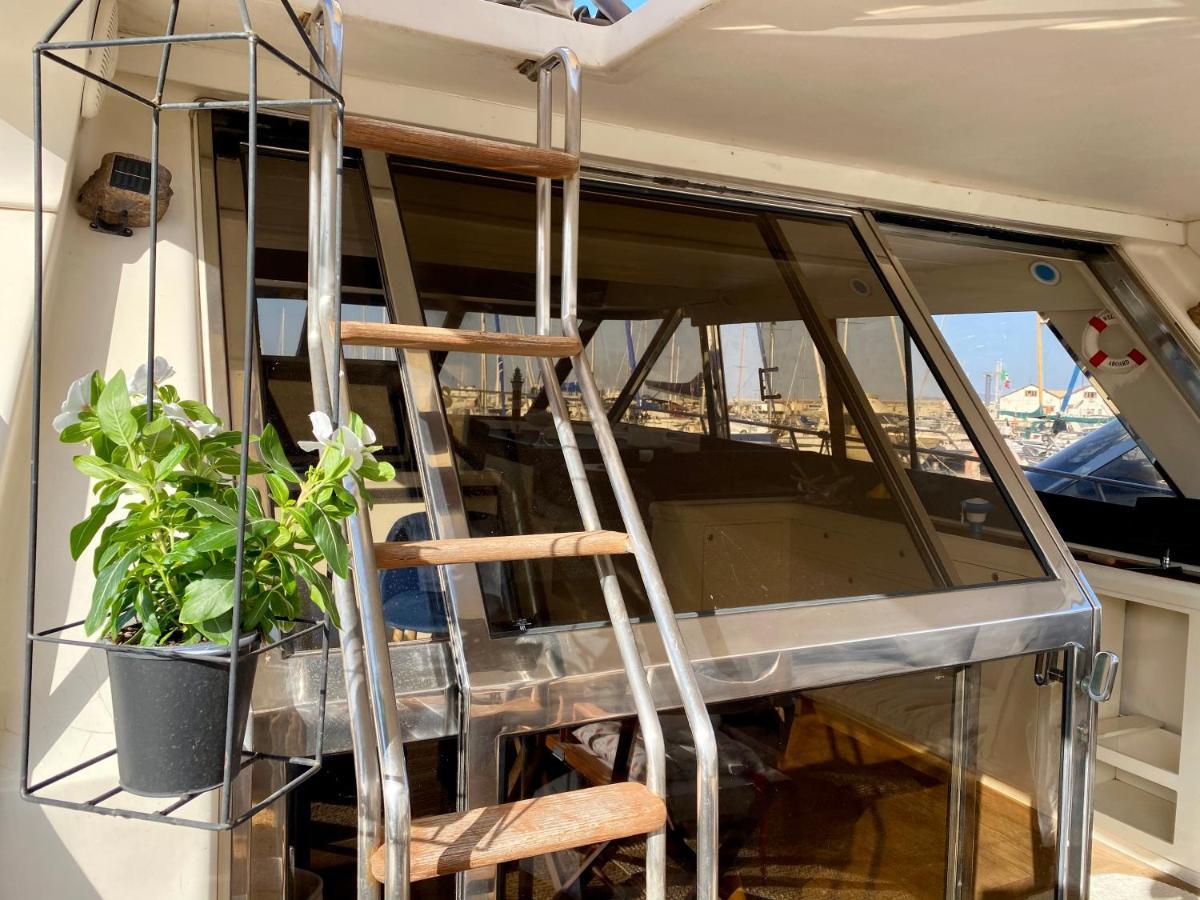 Panaby Houseboat Hotel ปาแลร์โม ภายนอก รูปภาพ