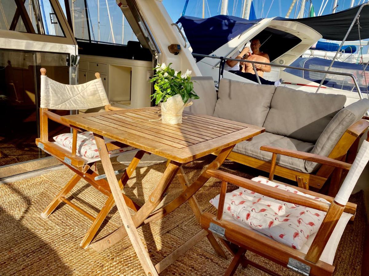 Panaby Houseboat Hotel ปาแลร์โม ภายนอก รูปภาพ